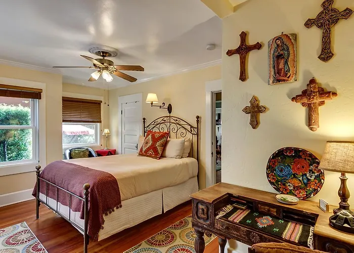 Hillcrest House Bed & Breakfast