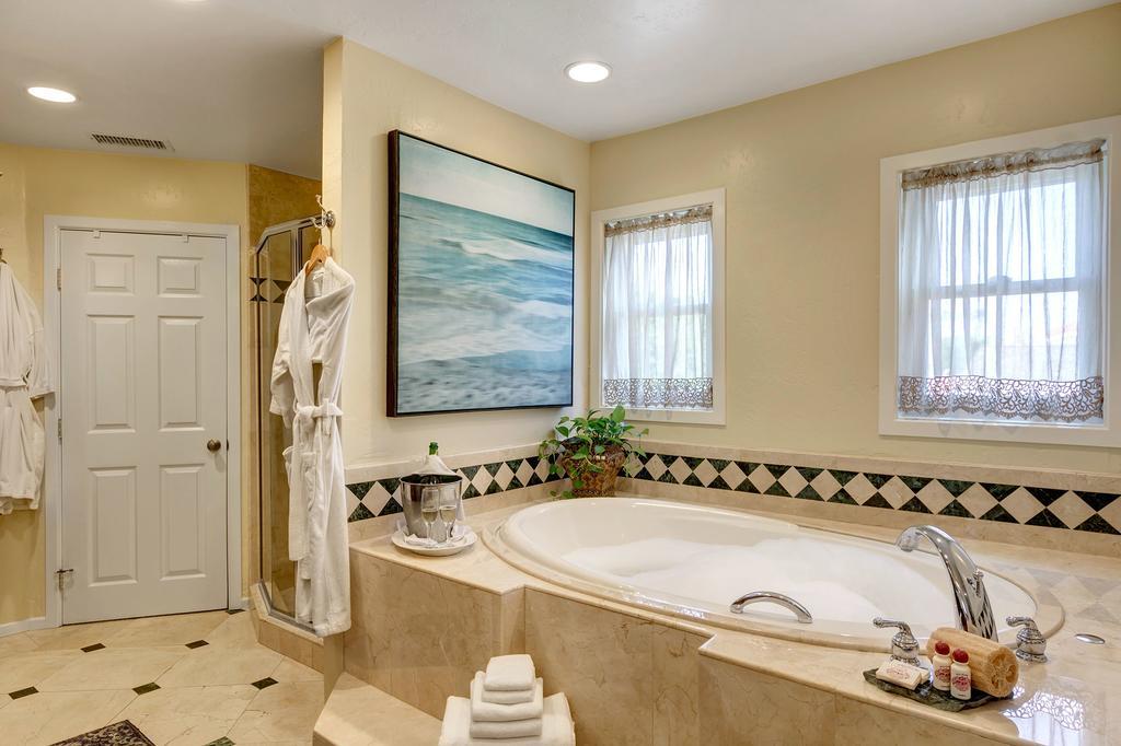 Hillcrest House Bed & Breakfast Inn 3*